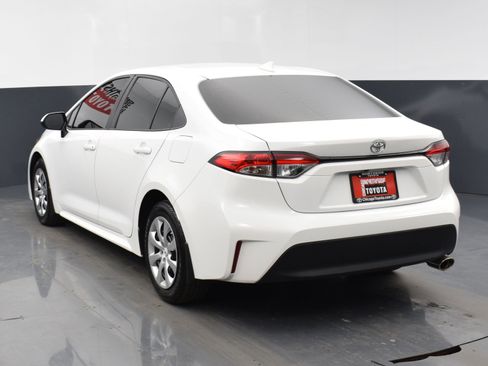 Used 2025 Toyota Corolla LE image 3