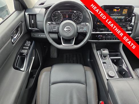 Used 2025 Nissan Pathfinder SL AWD/4WD image 13