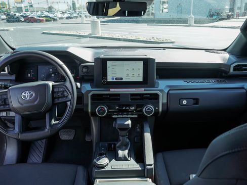 Certified 2025 Toyota Tacoma SR5 AWD/4WD image 30
