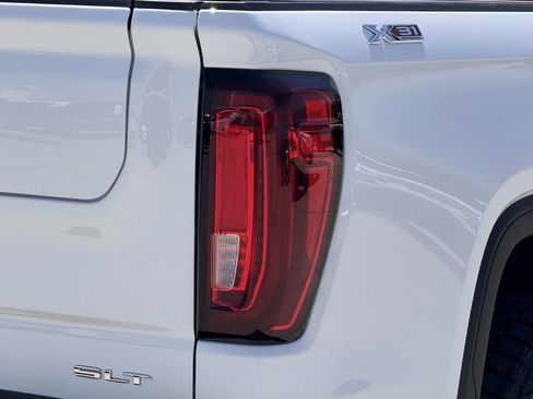 Used 2021 GMC Sierra 1500 SLT image 11