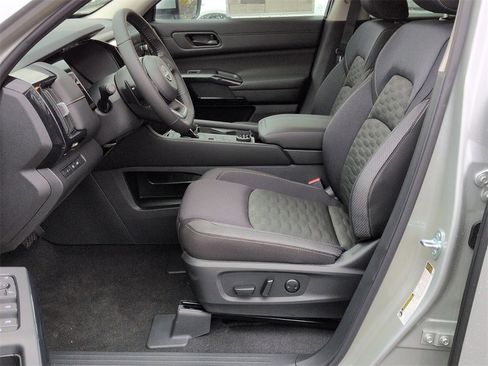 New 2025 Nissan Pathfinder SV image 14