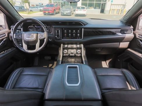 Used 2021 GMC Yukon XL Denali w/ Denali Premium Package AWD/4WD image 43