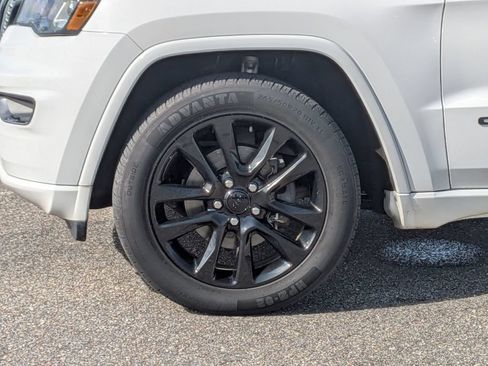 Used 2019 Jeep Grand Cherokee Altitude AWD/4WD image 11