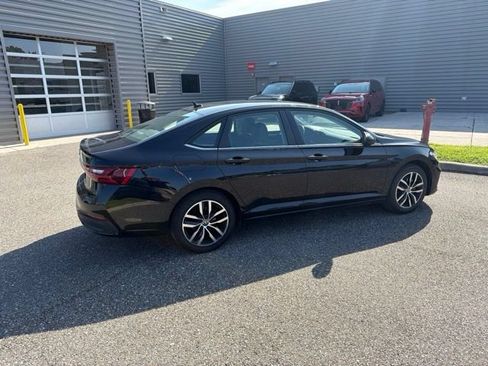 Used 2025 Volkswagen Jetta SE FWD image 5