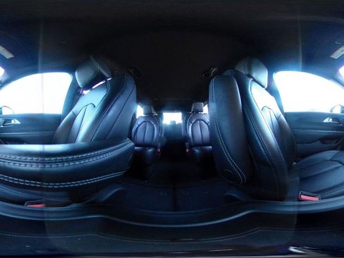 Used 2025 Chrysler Pacifica Select image 44