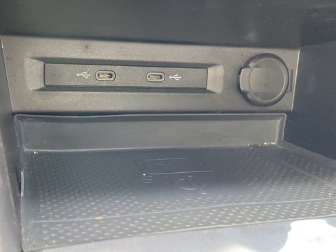 Used 2022 Volkswagen Tiguan SE w/ Panoramic Sunroof Package FWD image 31