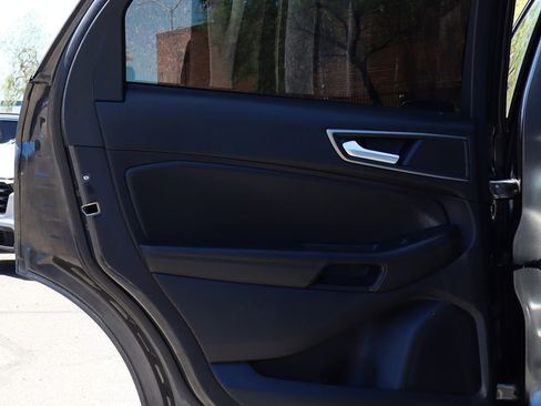 Used 2020 Ford Edge SE FWD image 32
