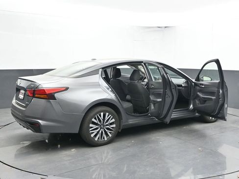 Used 2024 Nissan Altima 2.5 SV AWD/4WD image 40