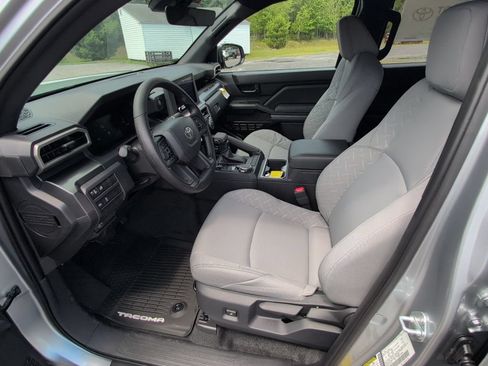 Certified 2026 Toyota Tacoma SR5 AWD/4WD image 18