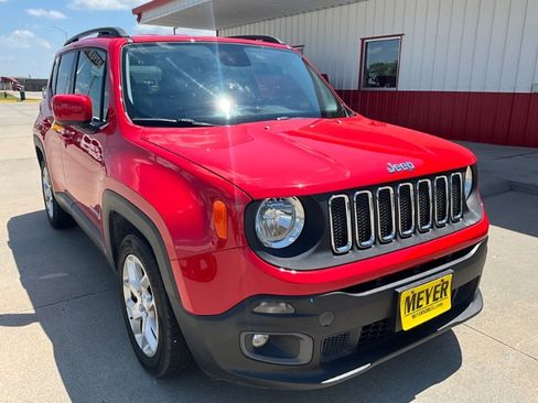 Used 2015 Jeep Renegade Latitude FWD image 2