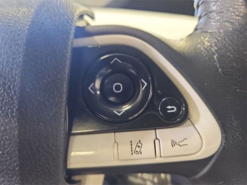 Used 2017 Toyota Prius Three image 18