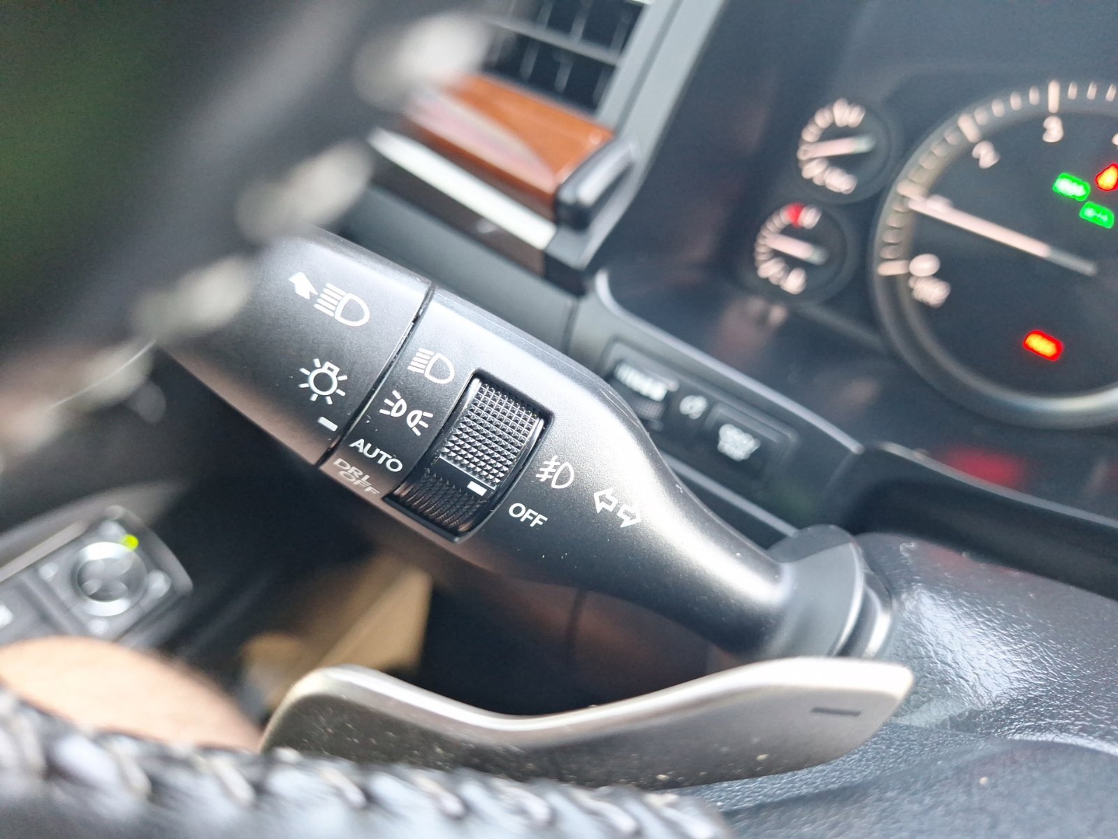Used 2021 Lexus LX 570 4WD w/ Luxury Package image 21