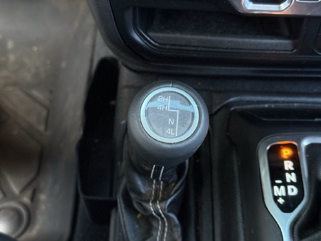 Used 2018 Jeep Wrangler Unlimited Sahara w/ LED Lighting Group AWD/4WD image 14