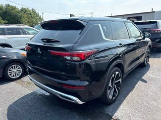 Used 2024 Mitsubishi Outlander SE Black Edition FWD video 2