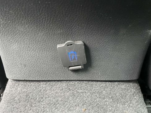 Used 2019 Toyota Camry SE FWD image 11
