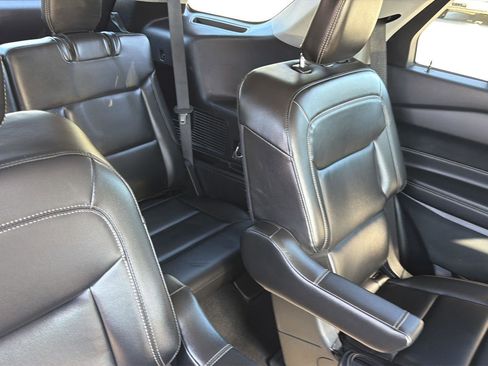Used 2022 Ford Explorer XLT w/ Equipment Group 202A AWD/4WD image 35