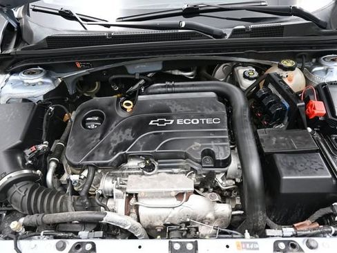 Used 2017 Chevrolet Malibu LT FWD image 24