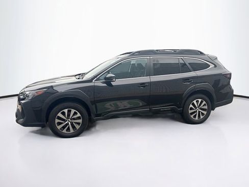 Used 2023 Subaru Outback Premium image 4