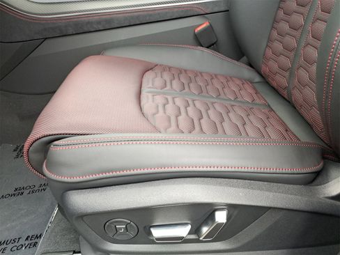 New 2025 Audi RS Q8 performance image 36