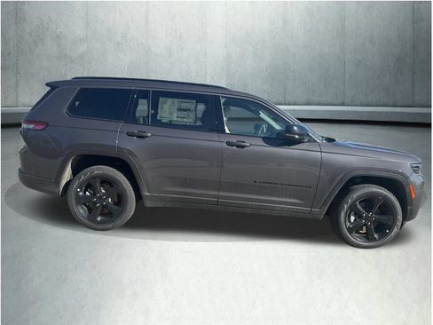 New 2026 Jeep Grand Cherokee L Limited w/ Limited Altitude Package AWD/4WD image 7