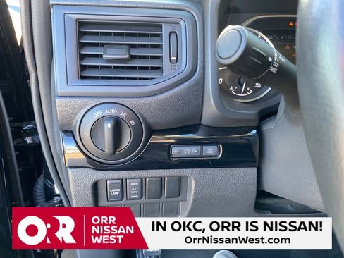 Used 2024 Nissan Titan SV w/ SV Convenience Package image 29