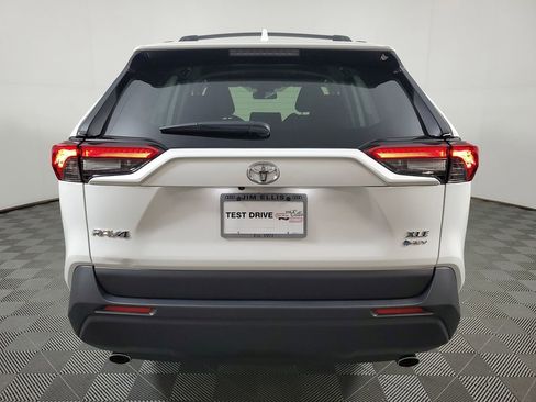Used 2025 Toyota RAV4 XLE AWD/4WD image 5