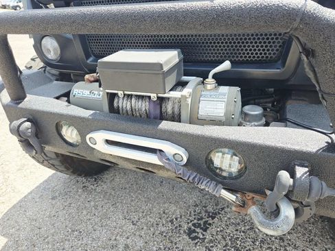 Used 2018 Jeep Wrangler Unlimited Sport AWD/4WD image 12