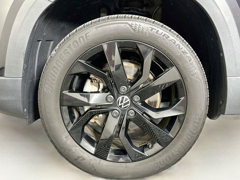 Used 2023 Volkswagen Taos SE w/ Black Wheel Package AWD/4WD image 11