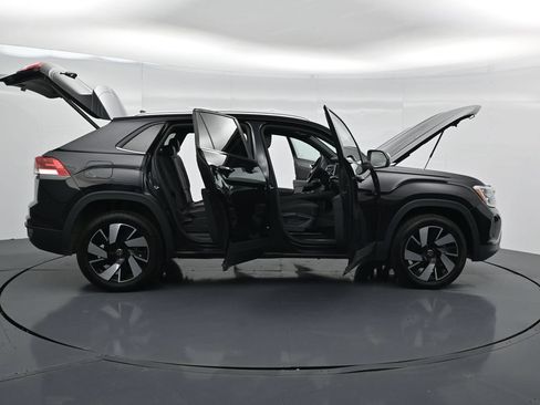 Used 2024 Volkswagen Atlas Cross Sport SE FWD image 17