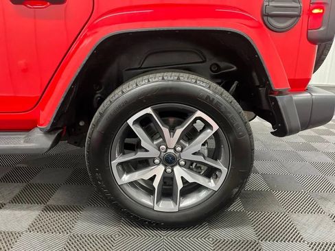 Used 2024 Jeep Wrangler Unlimited AWD/4WD image 27