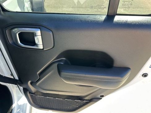 Certified 2025 Jeep Wrangler Unlimited Rubicon image 40