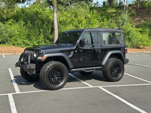 Used 2025 Jeep Wrangler Sport AWD/4WD image 4