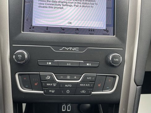 Used 2019 Ford Fusion SEL image 33