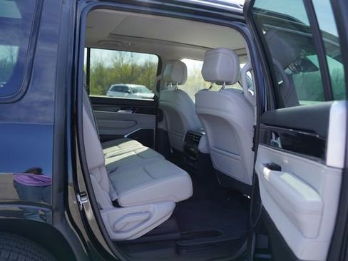 Used 2024 Jeep Wagoneer 4WD w/ Premium Group I image 23