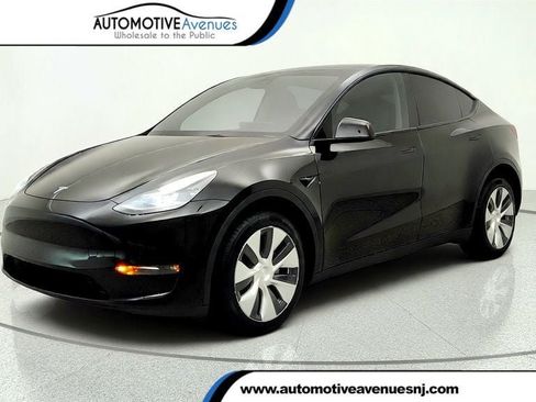 Used 2023 Tesla Model Y Long Range AWD/4WD image 1
