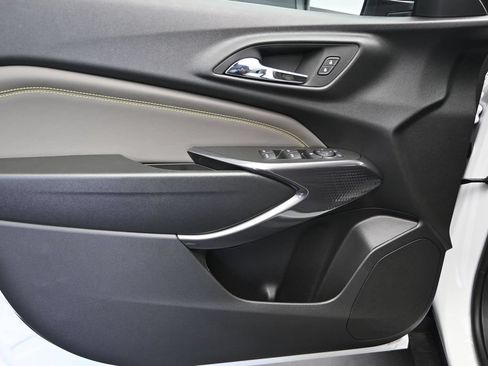 New 2026 Chevrolet Trax ACTIV w/ Sunroof Package FWD image 11