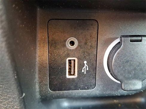 Used 2020 Nissan Kicks SR w/ Interior Electronics Package image 23