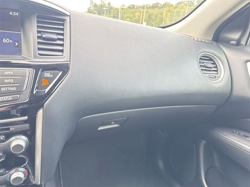 Used 2020 Nissan Pathfinder SV image 11