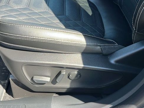 Certified 2023 Ford Escape Platinum w/ Premium Technology Package image 17