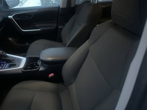Used 2022 Toyota RAV4 LE image 9
