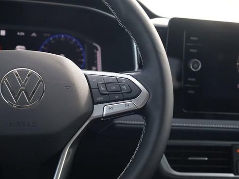 New 2026 Volkswagen Taos SEL image 8