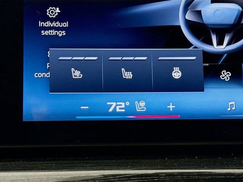 Used 2024 BMW X7 M60i w/ Executive Package image 21