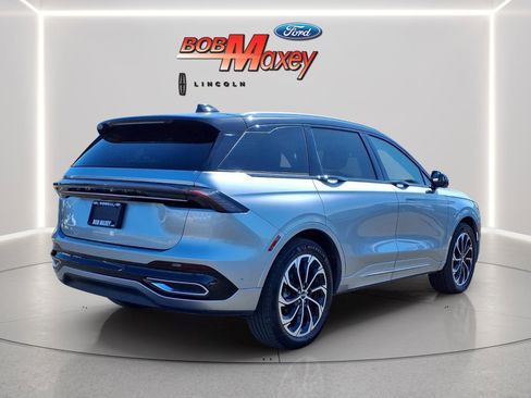 Used 2024 Lincoln Nautilus Reserve w/ Equipment Group 202A AWD/4WD image 4