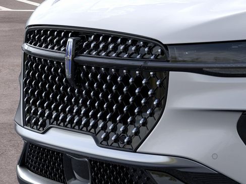 New 2026 Lincoln Nautilus Premier AWD/4WD image 17