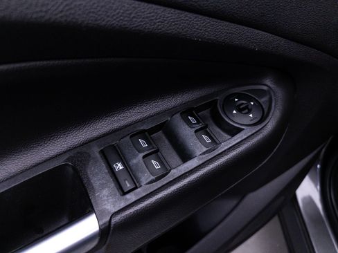 Used 2015 Ford Escape SE FWD image 11