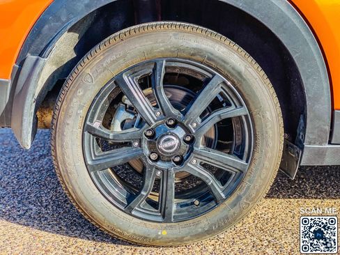 Used 2023 Nissan Kicks SR image 11