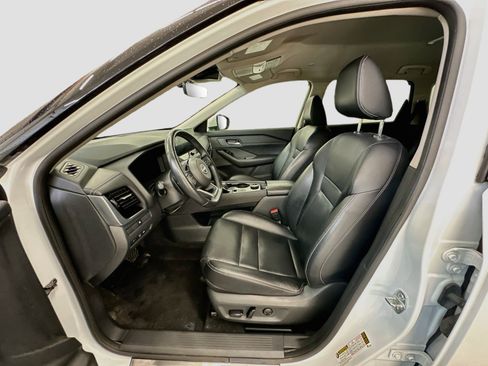 Used 2024 Nissan Rogue SL AWD/4WD image 13