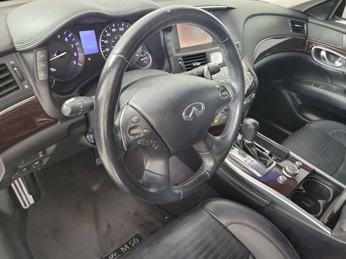 Used 2011 INFINITI M56 w/ Sport Pkg RWD image 18