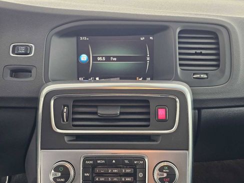 Used 2018 Volvo V60 T5 Cross Country w/ Convenience Package image 25