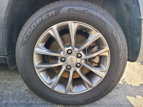 Used 2021 Jeep Cherokee Latitude Lux FWD image 7